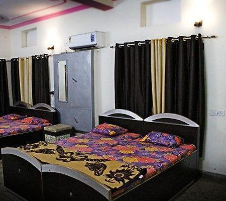 Hotel Roshan Varanasi Eksteriør billede